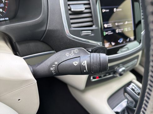 Used 2020 Volvo XC90 T5 Momentum w/ Protection Package Premier image 52