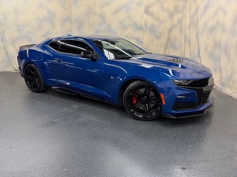 Used 2019 Chevrolet Camaro SS RWD image 8