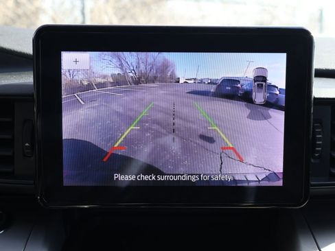 Used 2023 Ford Explorer XLT image 16