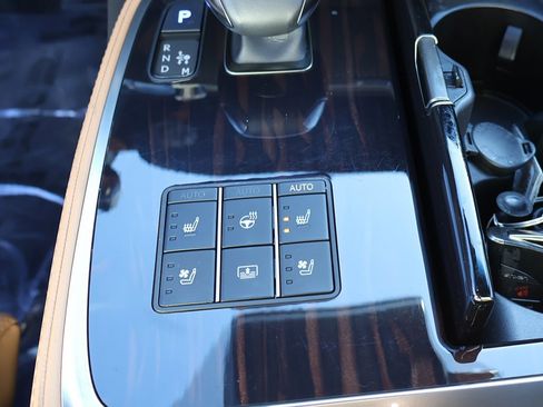 Used 2023 Lexus LS 500 w/ Luxury Package image 61