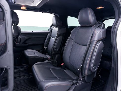 Used 2022 Toyota Sienna XSE w/ XSE Plus Package AWD/4WD image 44