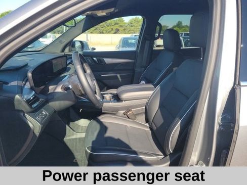 Used 2025 Buick Enclave Preferred w/ Power Package AWD/4WD image 16