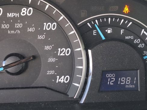 Used 2013 Toyota Camry LE FWD image 11