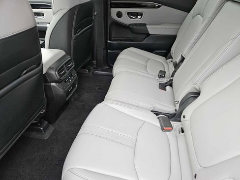 Used 2025 Honda Pilot EX-L image 27