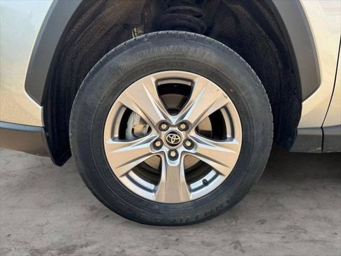 Certified 2022 Toyota RAV4 XLE w/ Carpet Mat Package (TMS) AWD/4WD image 39