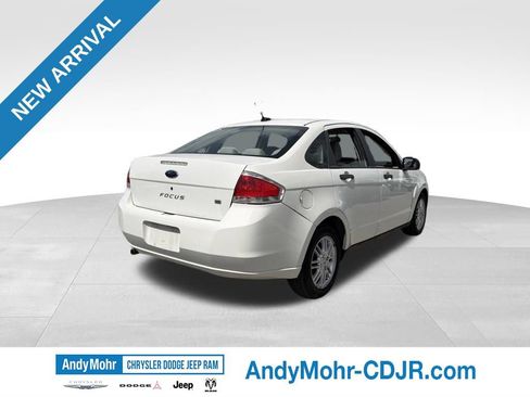 Used 2009 Ford Focus SE FWD image 5