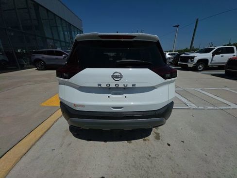 Used 2023 Nissan Rogue S image 5