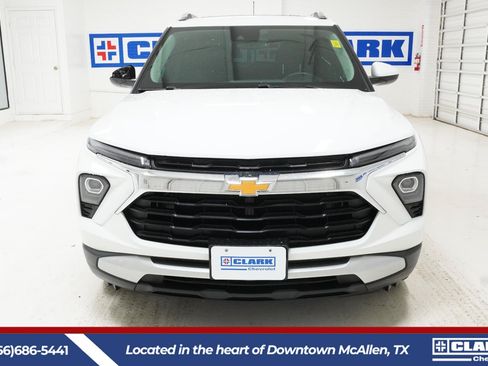 Used 2025 Chevrolet TrailBlazer LT w/ Convenience Package FWD image 2