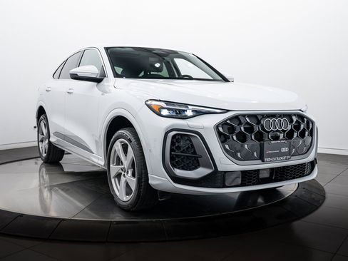 Certified 2025 Audi Q5 Premium Plus w/ Premium Plus AWD/4WD image 2