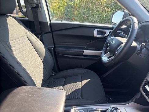 Used 2022 Ford Explorer XLT image 36