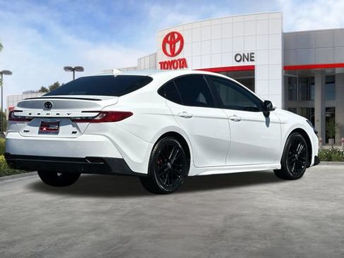 Used 2025 Toyota Camry SE FWD image 5