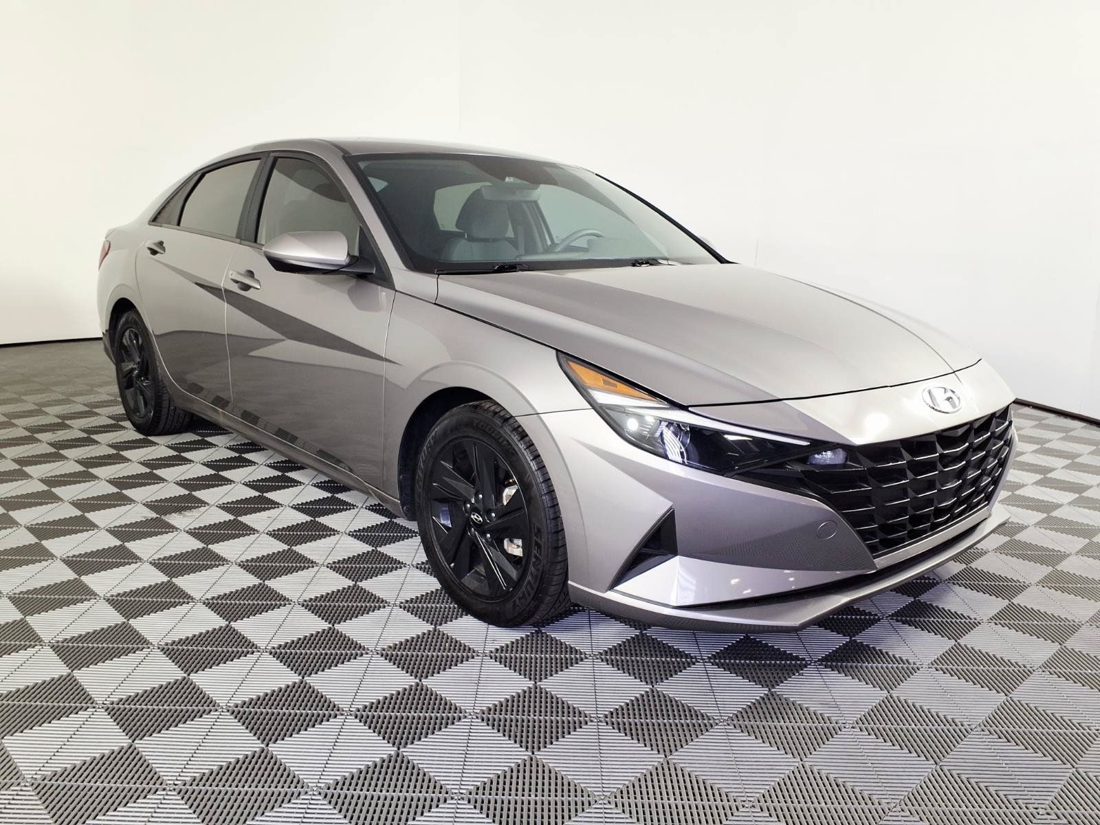 Certified 2023 Hyundai Elantra SEL FWD image 3