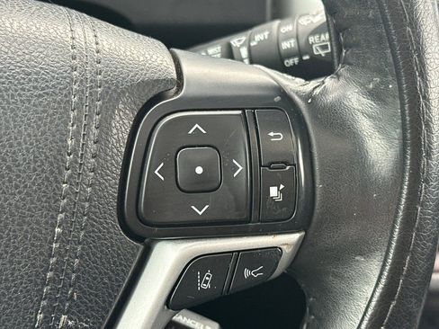 Used 2018 Toyota Highlander XLE image 36