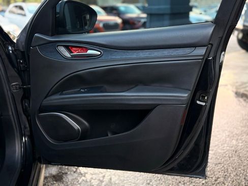 Used 2019 Alfa Romeo Stelvio image 13