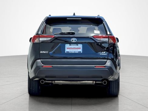 Used 2021 Toyota RAV4 LE AWD/4WD image 4