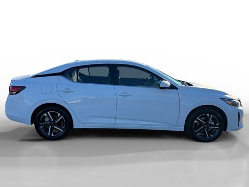 Used 2025 Nissan Sentra SV image 6
