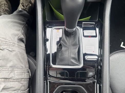 Used 2025 Jeep Compass Limited image 19