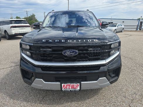 Used 2025 Ford Expedition Max Platinum AWD/4WD image 2