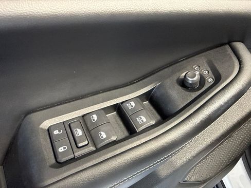 Used 2023 Jeep Grand Cherokee Limited w/ Luxury Tech Group II AWD/4WD image 20