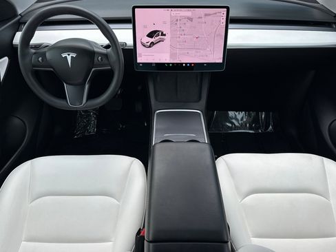 Used 2021 Tesla Model Y Long Range image 16