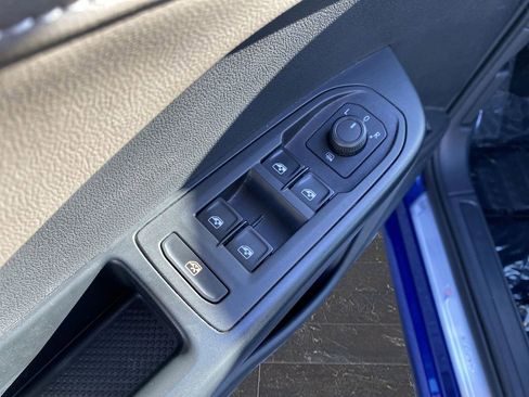 Certified 2022 Volkswagen Taos SEL image 29