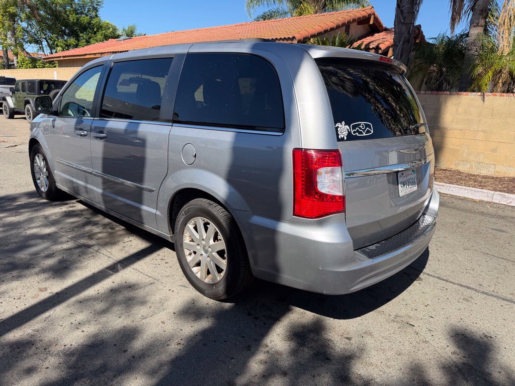 Used 2016 Chrysler Town & Country Touring FWD image 10