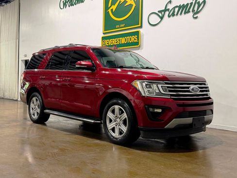 Used 2019 Ford Expedition XLT w/ Equipment Group 202A RWD image 2
