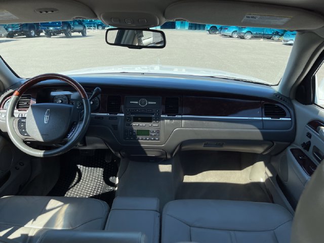 Used 2007 Lincoln Town Car Signature Limited RWD image 31