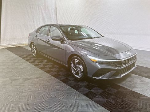 Used 2026 Hyundai Elantra Limited FWD image 5