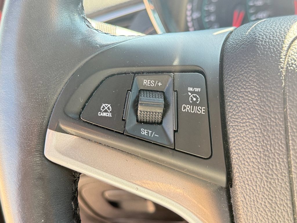 Used 2019 Chevrolet Trax LT w/ LT Convenience Package FWD image 14