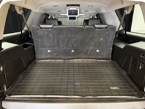 Used 2018 Chevrolet Suburban LT image 27