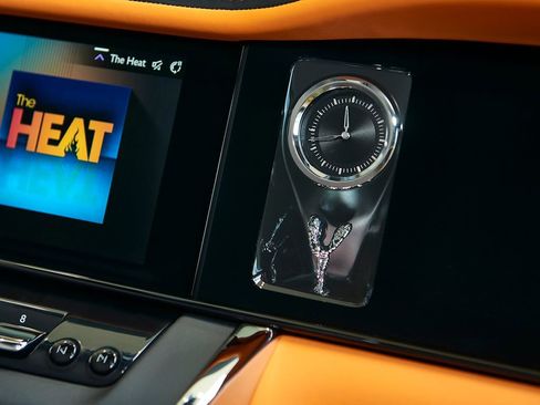Certified 2025 Rolls-Royce Cullinan AWD/4WD image 17
