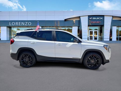 Used 2023 GMC Terrain SLE w/ Driver Convenience Package FWD image 4