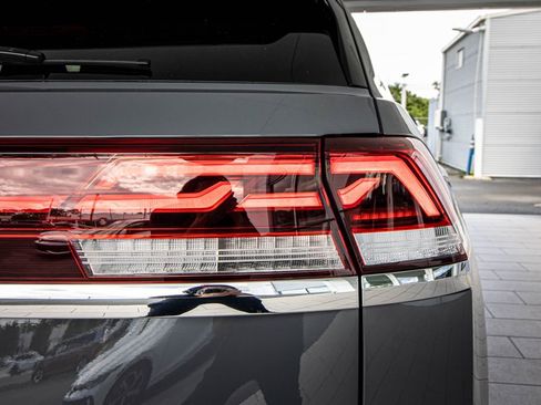 New 2026 Volkswagen Atlas Cross Sport SE FWD image 17