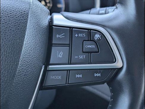 Used 2023 Toyota Highlander Limited image 16