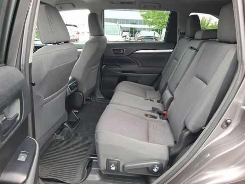 Used 2018 Toyota Highlander LE w/ Protection Package #3 AWD/4WD image 11