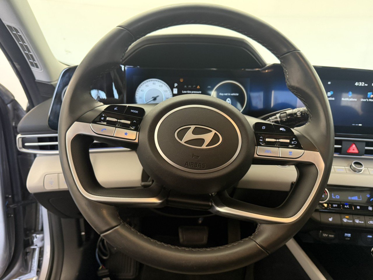 Used 2025 Hyundai Elantra Limited FWD image 20