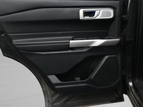 Used 2023 Ford Explorer Limited w/ Limited Technology Package RWD image 12
