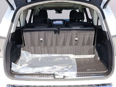 Used 2024 Mercedes-Benz GLS 450 4MATIC image 19