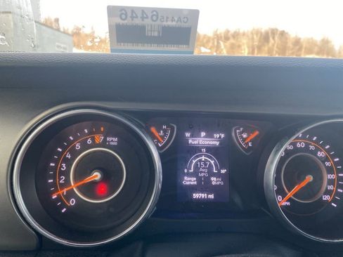 Used 2022 Jeep Gladiator Willys image 15