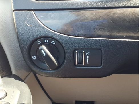 Used 2020 Dodge Grand Caravan SE w/ UConnect Hands-Free Group FWD image 24
