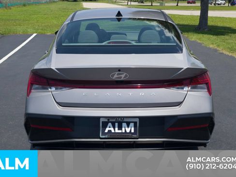 Certified 2025 Hyundai Elantra SEL FWD image 6