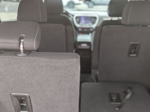 Used 2023 GMC Acadia SLE w/ Driver Convenience Package image 11