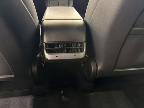 Used 2025 Tesla Model Y Long Range AWD/4WD image 21