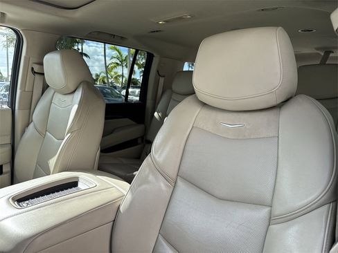 Used 2020 Cadillac Escalade ESV Luxury image 43
