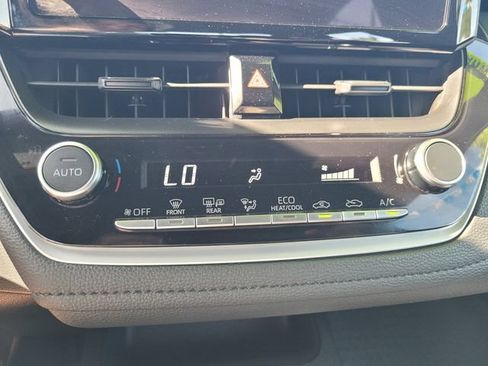 Used 2024 Toyota Corolla SE FWD image 24
