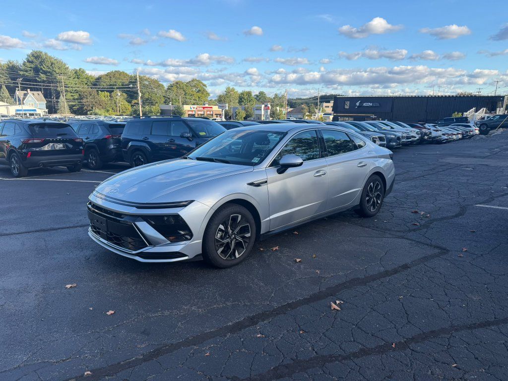 Used 2025 Hyundai Sonata SEL FWD image 1