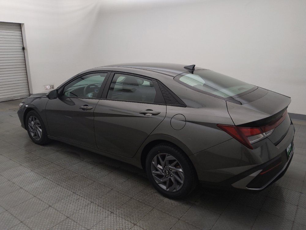 Used 2024 Hyundai Elantra SEL FWD image 3