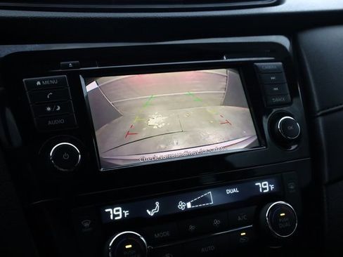 Used 2018 Nissan Rogue SV image 18