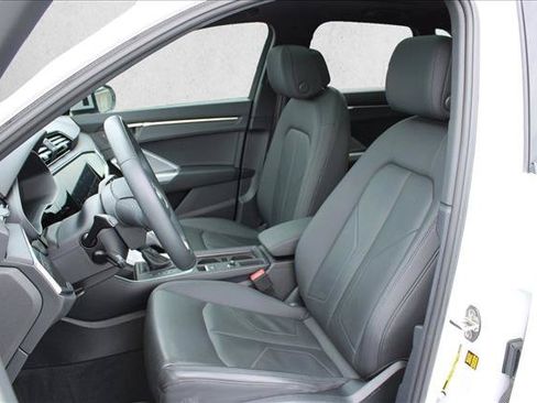 Used 2023 Audi Q3 2.0T Premium w/ Convenience Package AWD/4WD image 18